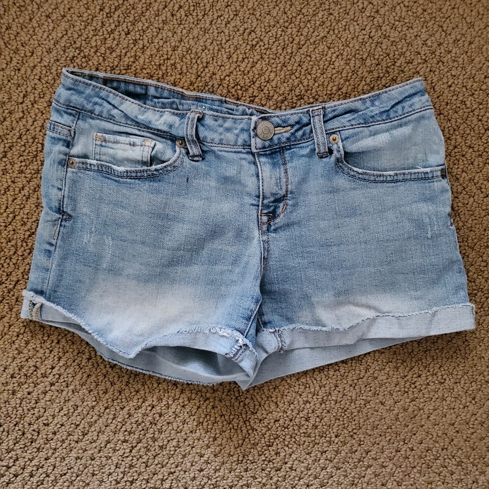 Aeropostale light wash midi Jean shorts GUC